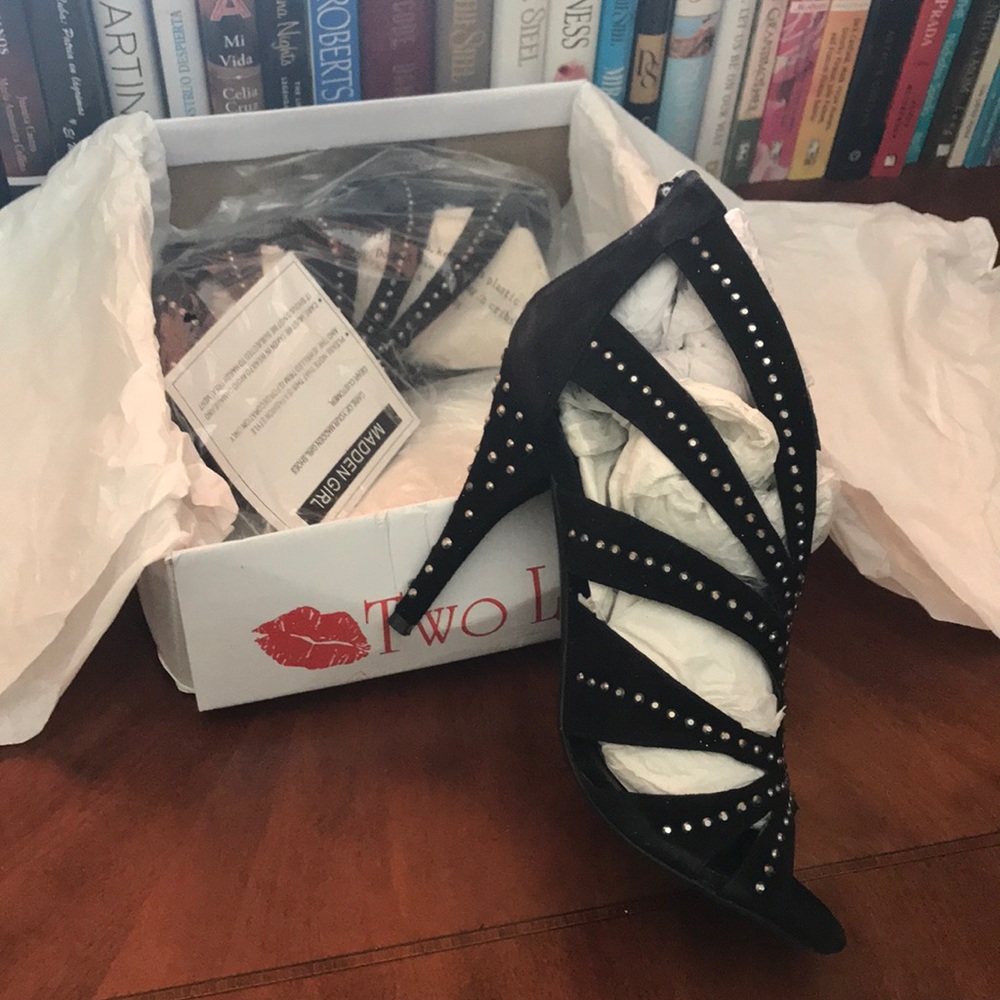 Two Lips Shoes